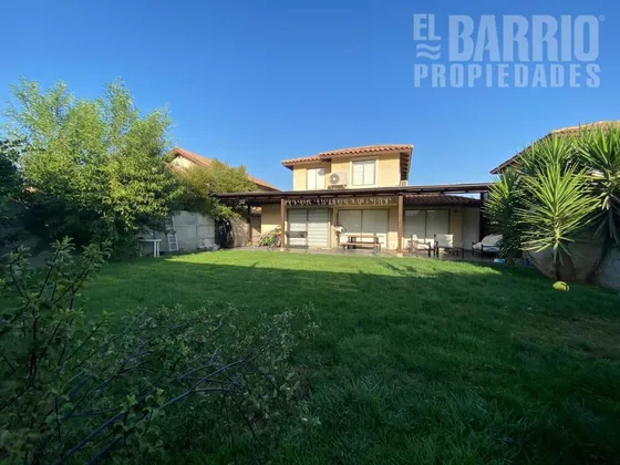 Casa En Venta De 4 Dorm. En Chicureo