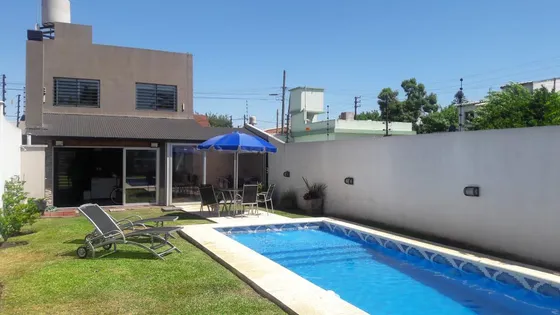 Casa Minimalista 4 Ambientes Con Piscina - Libertad