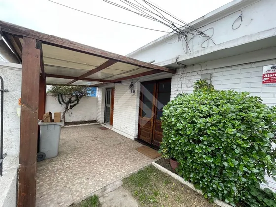 Casa En Venta De 4 Dorm. En Maipú