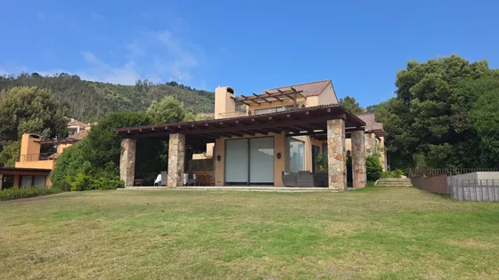 Casa En Zapallar Con Espectacular Vista Despejada Al Mar