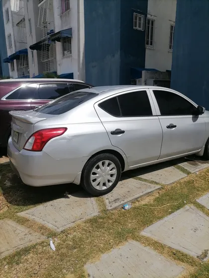 Nissan Versa Japonesa