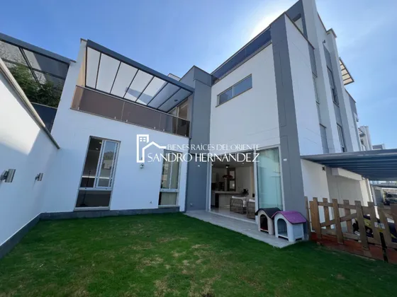 En Venta Impresionante Casa De Lujo En Exclusivo Y Privilegiado Condominio Del Valle Menzully.