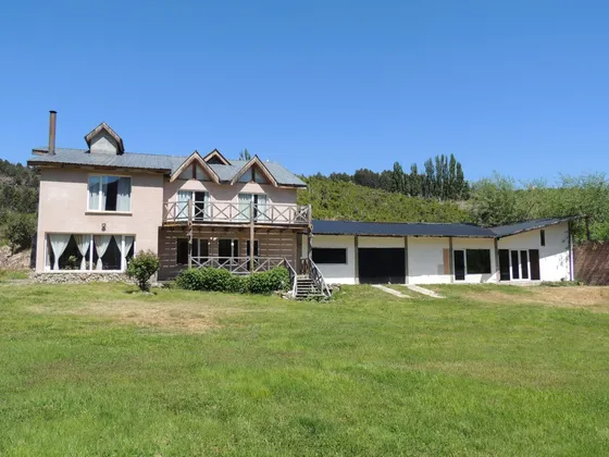Casa Sobre Costa De Lago En Patagonia. Cholila. Chubut