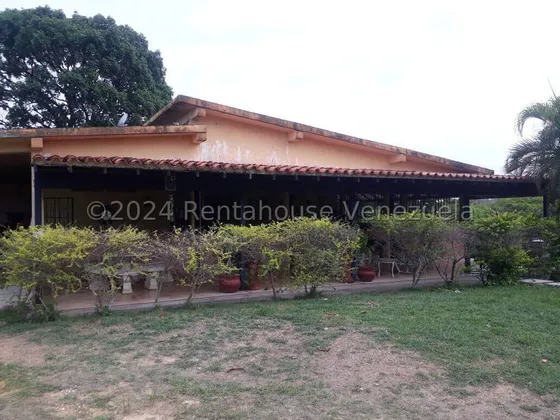 Finca En Venta Inm Tinaquillo Cojedes Su Ambiente Rural Tranquilo Y Sereno, Perfecto Para Escapar Del Bullicio De La Ciudad. Amplios Terrenos Ideales Para Actividades Agricolas O Ganadera. 25-8291