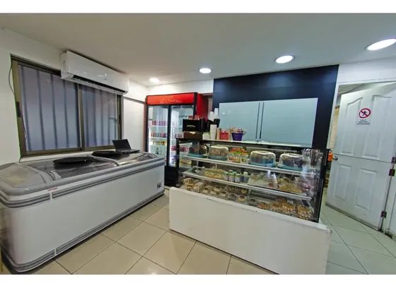 Derecho De Llaves Cafetería Y Heladería Con Juegos