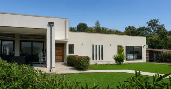 Casa Moderna Con Piscina Infinita Y Vista Panorámica