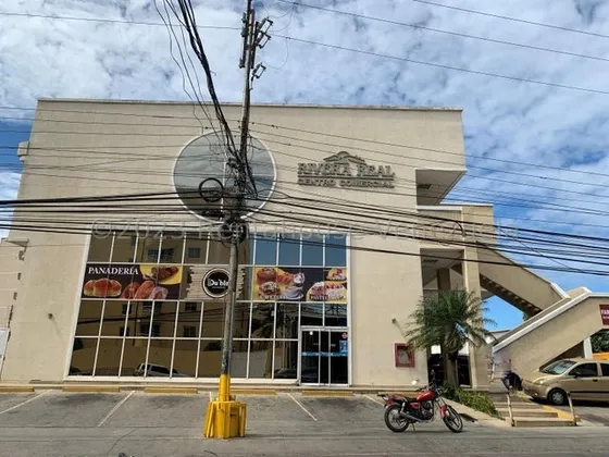 Centro Comercial, Local En Venta.  Yl