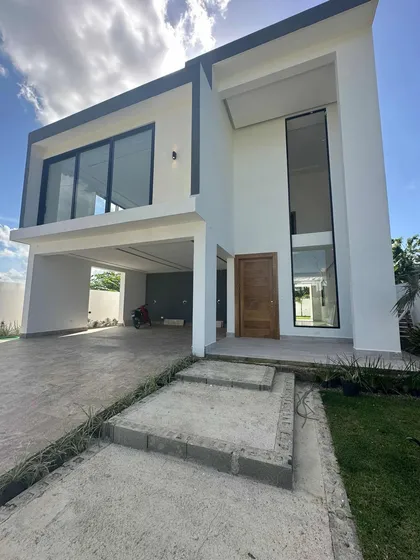Se Vende Amplia Casa En Gurabo