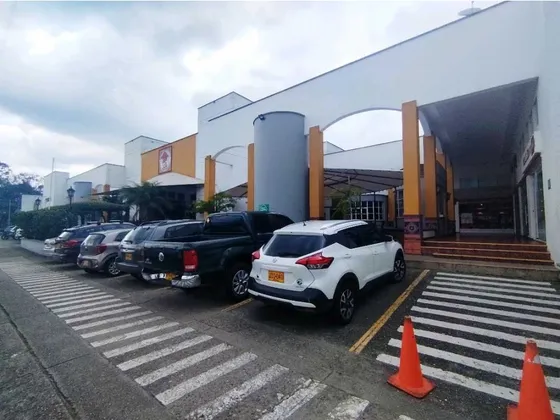 Se Vende Local Comercial En El Norte - Mall Avenida