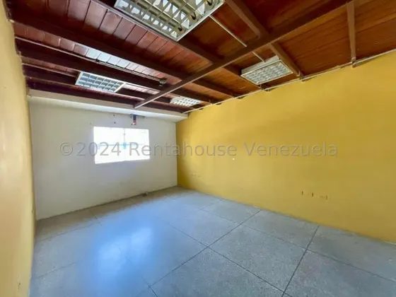 Oficina En Alquiler En La Zona Centro De Maracay  Db 24-22952
