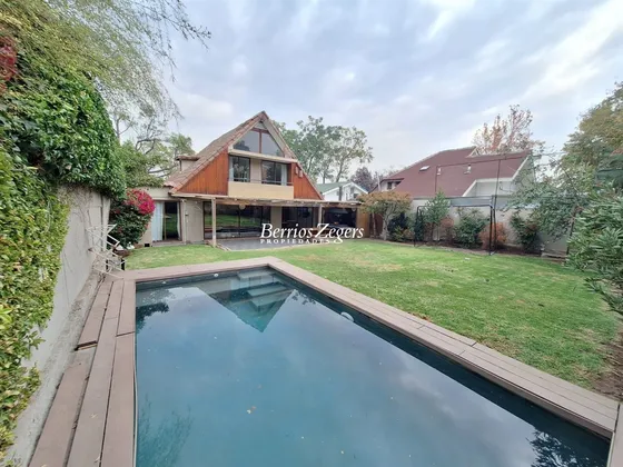 Casa En Venta 4d 3 B, Cerca Metro Dominicos, Las Condes