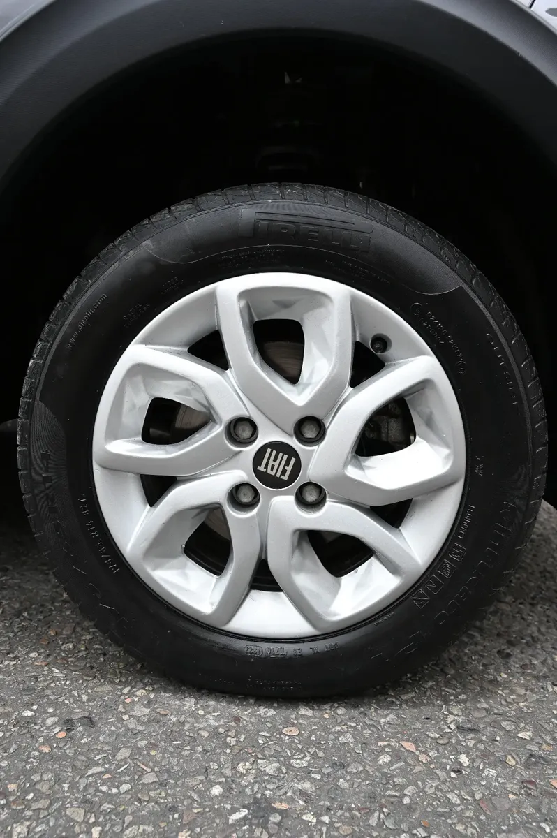 Fiat Mobi 1.0 Like64012843572866128