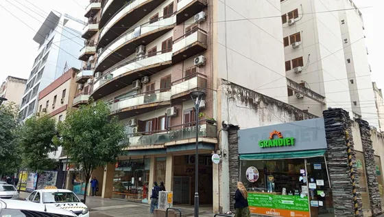Depto En Semipeatonal Laprida En  Venta