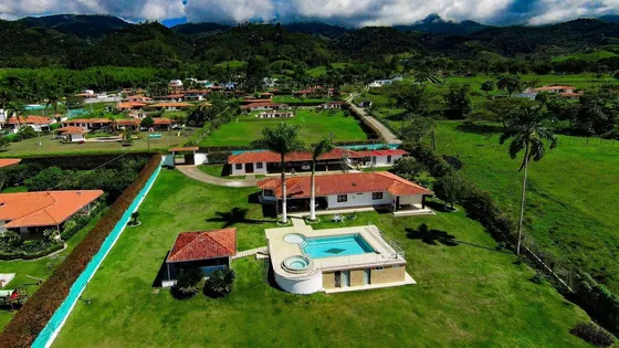 Vendemos Finca De Recreo En Condominio  En Lago Calima