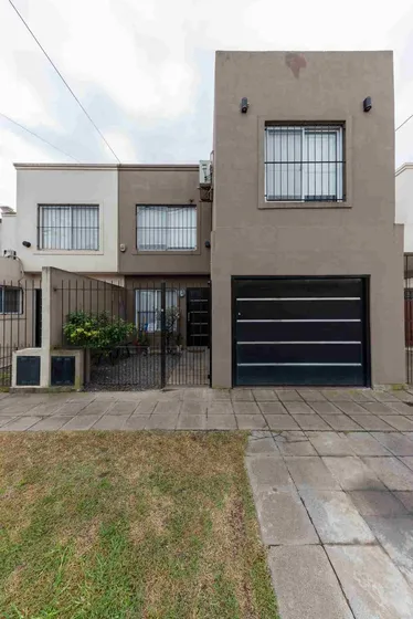 Venta Duplex 4 Ambientes En General Rodriguez