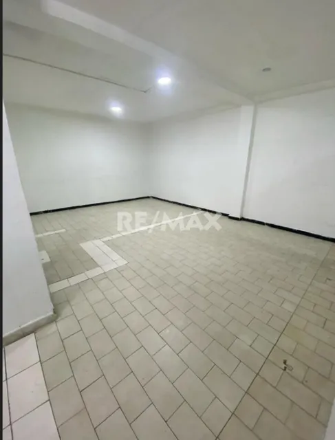 Se Alquila Local Comercial En Catia La Mar.