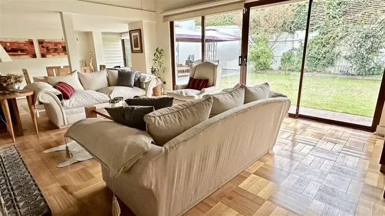 Casa En Venta De 4 Dorm. En Las Condes