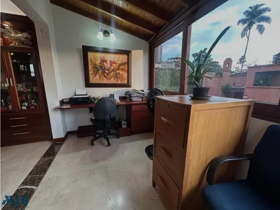 Casa En Venta En El Poblado Con Entorno Natural, C...(mls#255815)