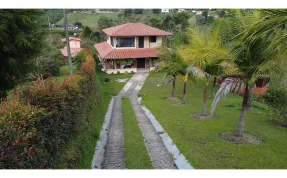 Hermosa Casa Campestre Dos Niveles En Marinilla Vereda Campo Alegre