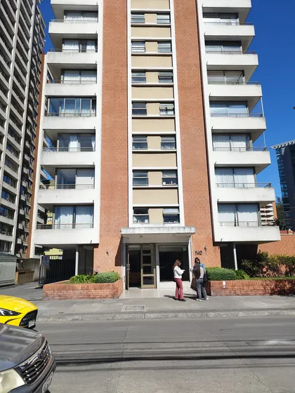 Vende Soleado Departamento Cochrane 1140 2d2b Box Y Bodega