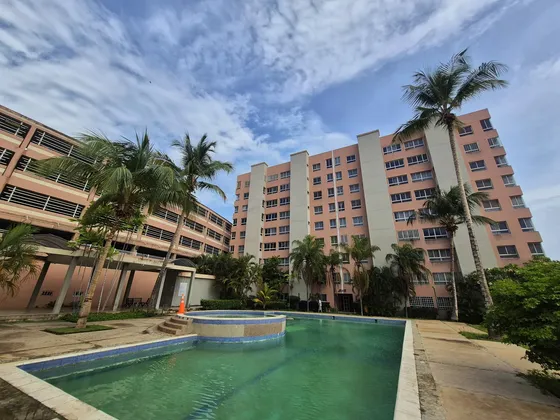 En Venta Apartamento Con Cocina Remodelada En Barcelona, C.r Vegas Del Neverí