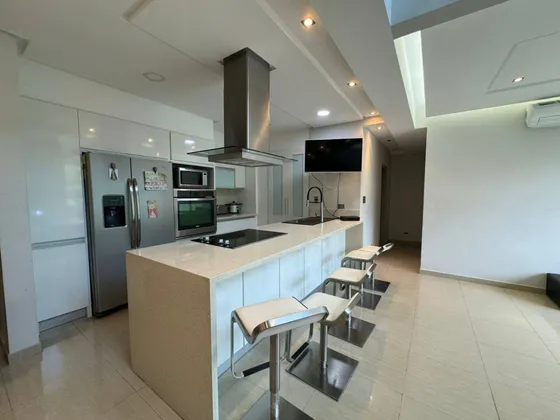 Se Vende Penthouse Amoblado En La Urbanización El Parral, Edificio Alameda Suites Rp