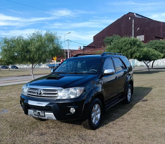 Toyota Hilux Sw4 3.0 I Srv At C/cuero 4x4 (2009)
