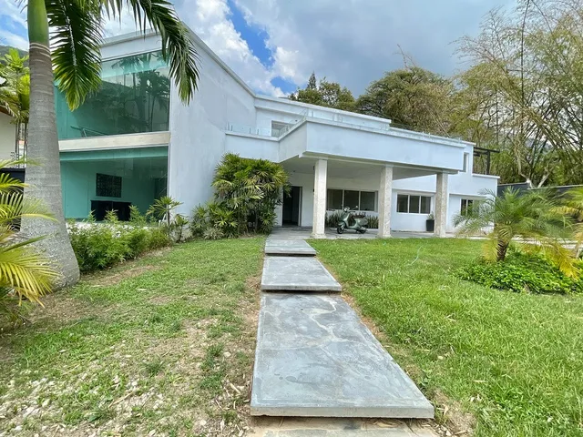 Casa En Venta Country Club 1500 M2 Calle Cerrada