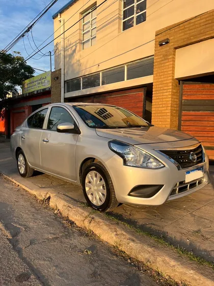 Nissan Versa 1.6 Sense
