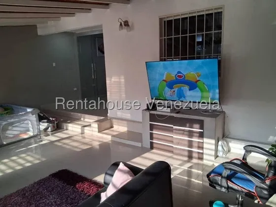 Naudy Escalona Profesional Inmobiliario De Rentahouse Vende Hermosa Y Moderna Casa En La Piedad Sur De Cabudare 