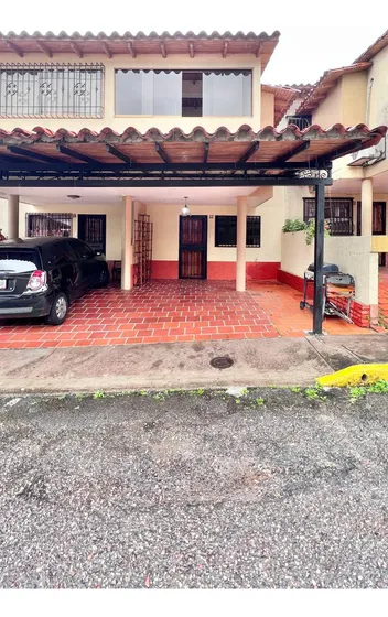 Lh Casa En Venta En La Av Demócrata 