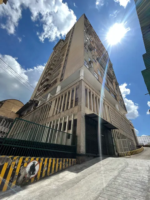 Mariperez, Av. Andrés Bello,  Almacén  A Doble Altura