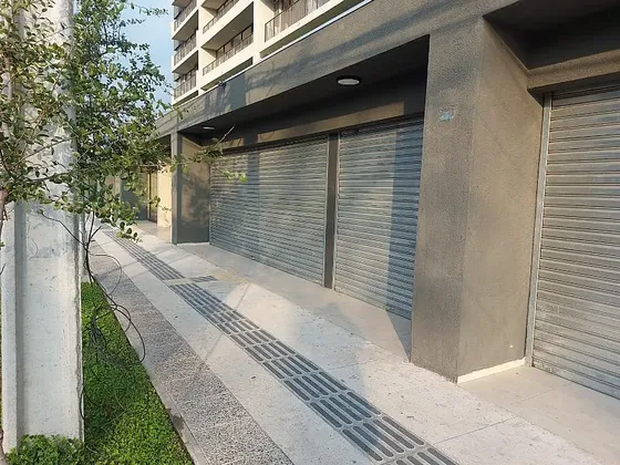 Local Comercial En Esquina De Alto Flujo | A Pasos Del Metro
