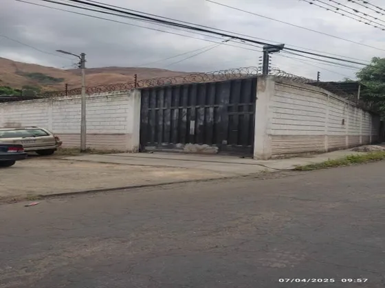 Alquiler De Un Galpón Sector Camoruco, Las Delicias, Maracay.