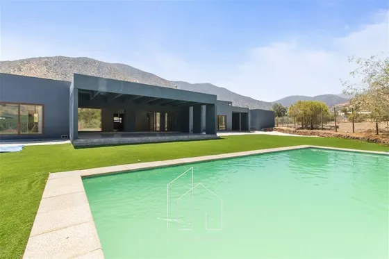 Casa En Arriendo De 5 Dorm. En Curacaví