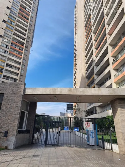 Departamento En Venta De 2 Dorm. 2 Baños En La Florida