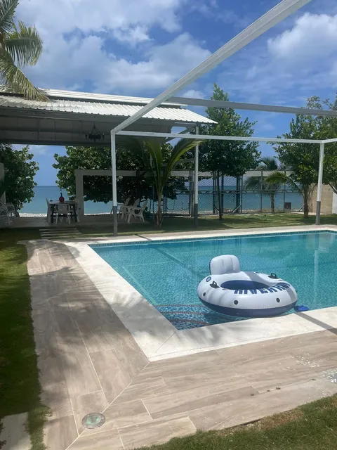 Vendo Villa De Ensueño En La Playita De Ocoa, 1200 M2 De Terreno