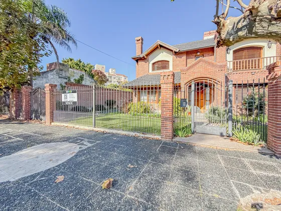 Casa En Venta En Adrogue 