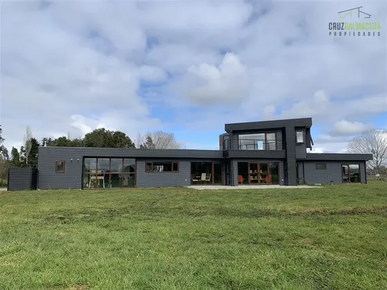 Casa En Venta De 5 Dorm. En Lagunitas Frutillar