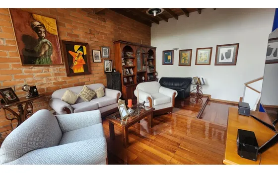 Venta Casa De 3 Niveles Poblado Sector Los Balsos