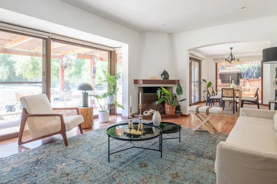 Vive Seguro En Chicureo: Casa Chilena En Condominio Central