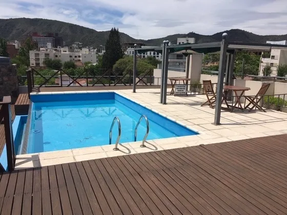 Departamento De Categoría Con Pileta Sobre El Río
