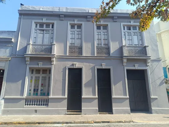 Venta Amplia Casona 2 Pisos Y Jardín / Rebajada
