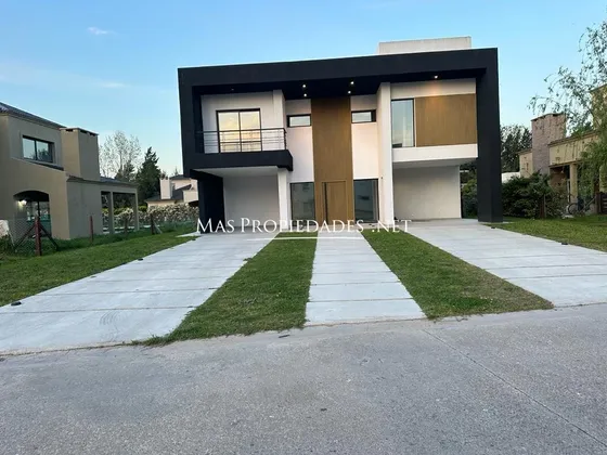 Casa En Alquiler En Canning Barrio El Principado 3 Dormitori