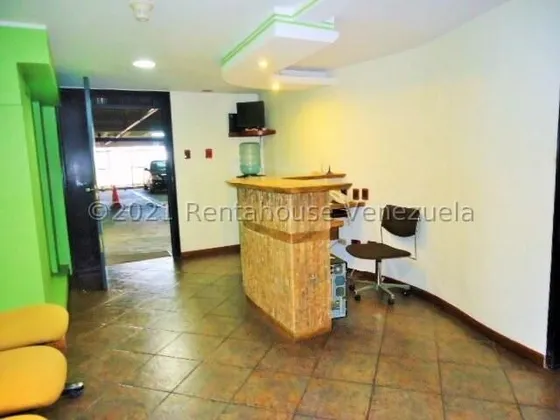 Local Comercial De 412,50 Con 3 Oficinas Y 30 Ptos De Estacionamiento Cs