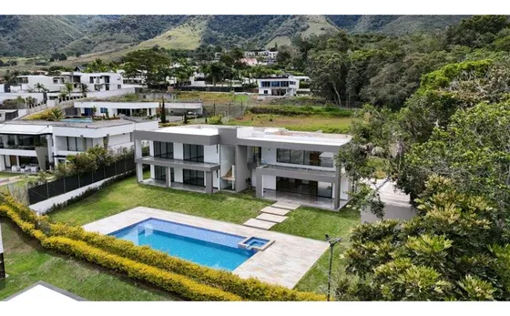Casa Nueva En Lago Calima Condominio La Irlanda