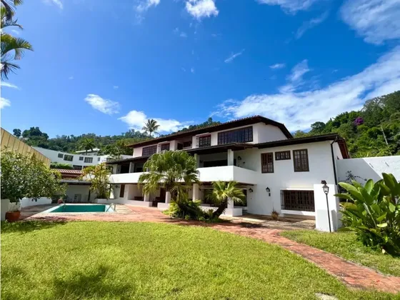 En Venta Casa En Calle Cerrada Alto Hatillo 4.000m2. Caracas