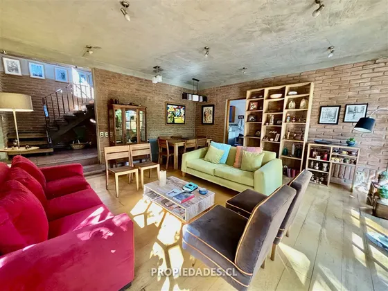 Casa En Venta De 3 Dorm. En Peñalolén