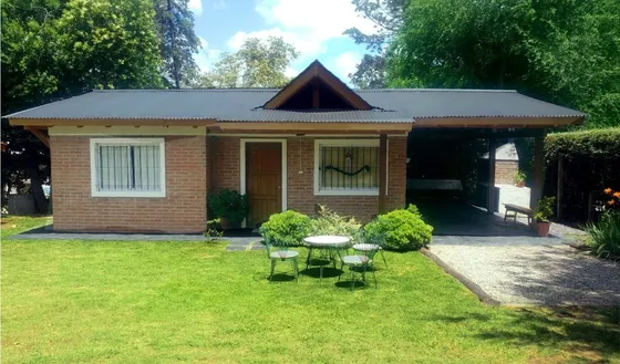 Chalet Céntrico * Villa General Belgrano - Cochera - Parrilla - 2 Dormitorios - Parque
