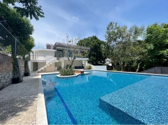 Gimnasio, Jacuzzi, Área De Asoleamiento Y Más